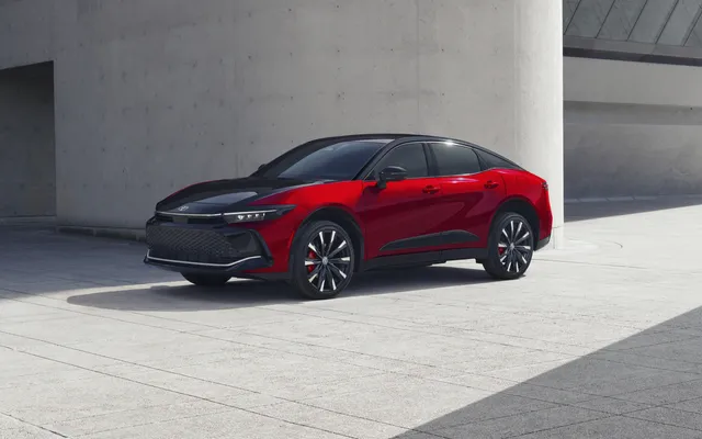 Toyota Crown 2027: çfarë ndryshon te hibridi THS 5, konsumi, pajisjet dhe çmimet