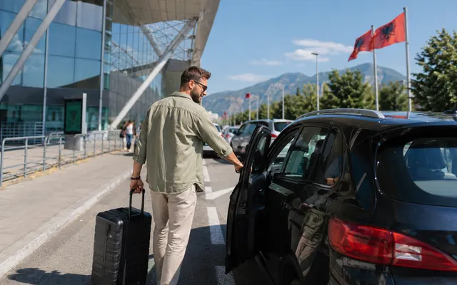 Autoturizmi dhe marrja me qira e makinave në Shqipëri: si po ndryshon mënyra e udhëtimit