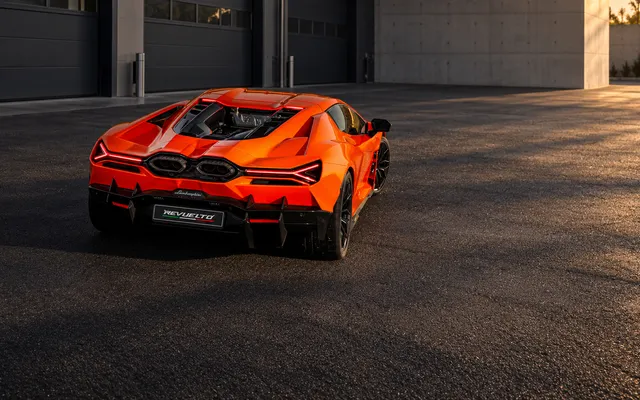 V12 i Lamborghini-t: 60 vjet nga Miura te Revuelto V12 i Lamborghini-t: 60 vjet nga Miura te Revuelto