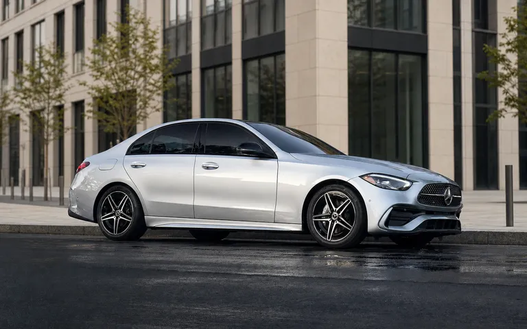 Mercedes-Benz C-Class 2027: çfarë ka ndryshuar dhe pse mbeti nafta Mercedes-Benz C-Class 2027: çfarë ka ndryshuar dhe pse mbeti nafta