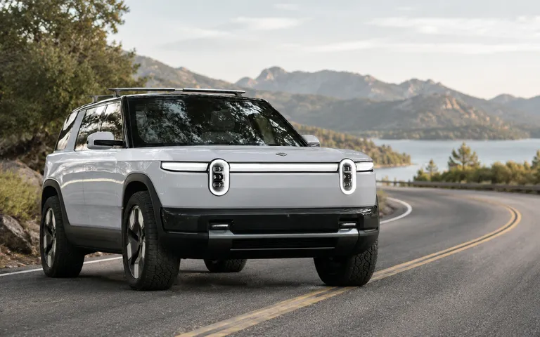 Rivian R2 del në shitje: çfarë ofron SUV-ja e re elektrike