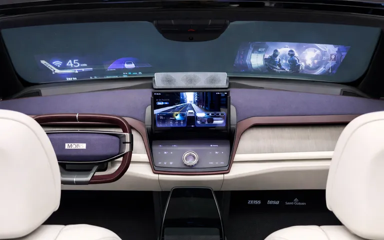 Hyundai po krijon ekran holografik në xhamin e përparmë Hyundai po krijon ekran holografik në xhamin e përparmë